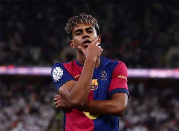 اختيار لامين يامال أفضل لاعب شاب في الدوري الإسباني الموسم الماضي اختيار لامين يامال أفضل لاعب شاب في الدوري الإسباني الموسم الماضي