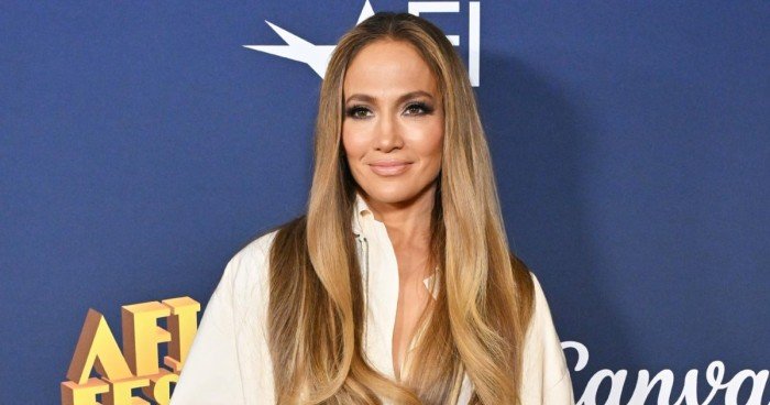المغنية الأميركية جينيفر لوبيز تلغي حفلها في موسكو.. لهذا السبب المغنية الأميركية جينيفر لوبيز تلغي حفلها في موسكو.. لهذا السبب