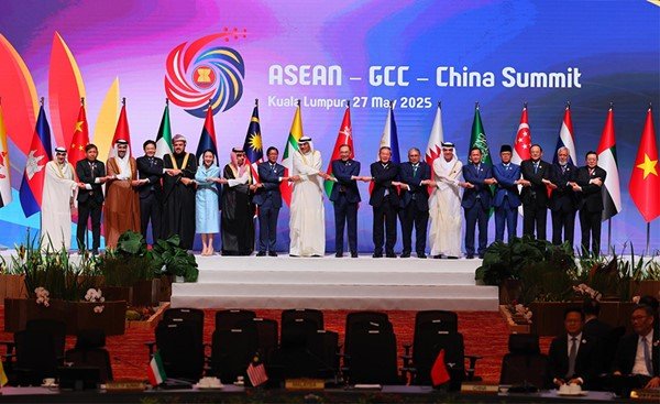 "آسيان" تؤكد أهمية تعزيز التعاون الاقتصادي والربط الإقليمي مع دول مجلس التعاون الخليجي "آسيان" تؤكد أهمية تعزيز التعاون الاقتصادي والربط الإقليمي مع دول مجلس التعاون الخليجي