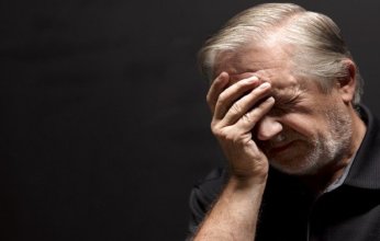 دراسة تحذر: تناول مسكن لعلاج آلام العظام يزيد من خطر الإصابة بالخرف