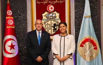 مساعد وزير الخارجية لشؤون حقوق الإنسان تبحث مع وزير الدفاع التونسي تعزيز التعاون المشترك