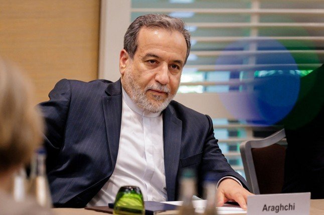 إيران وروسيا تبحثان تعزيز العلاقات الثنائية بين البلدين إيران وروسيا تبحثان تعزيز العلاقات الثنائية بين البلدين