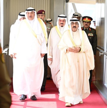 أمير الكويت يتوجه إلى فرنسا في زيارة رسمية أمير الكويت يتوجه إلى فرنسا في زيارة رسمية