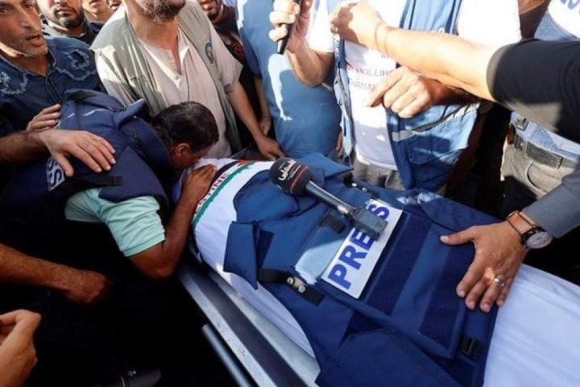 33 شهيدًا من الصحفيين الفلسطينيين منذ بداية العام بنيران الاحتلال الإسرائيلي و739 انتهاكًا بحقهم في الضفة وغزة 33 شهيدًا من الصحفيين الفلسطينيين منذ بداية العام بنيران الاحتلال الإسرائيلي و739 انتهاكًا بحقهم في الضفة وغزة