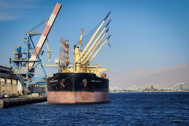 الحكومة الإسرائيلية تسابق الزمن لإنقاذ ميناء إيليت من الخسائر المتفاقمة بسبب الديون والحروب الإقليمية المستمرة الحكومة الإسرائيلية تسابق الزمن لإنقاذ ميناء إيليت من الخسائر المتفاقمة بسبب الديون والحروب الإقليمية المستمرة