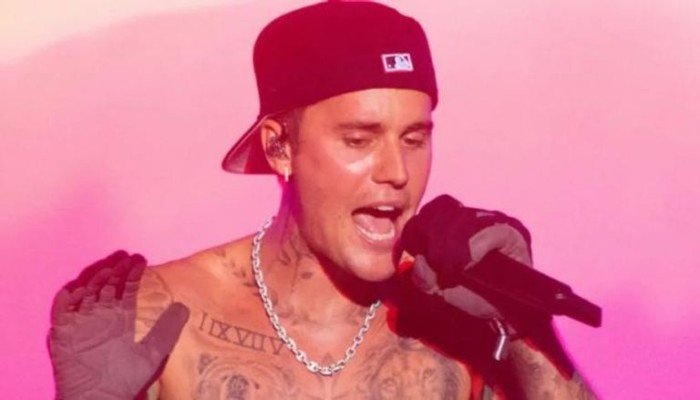 جاستن بيبر يعود إلى الساحة بألبوم "Swag" بعد 4 سنوات من الغياب جاستن بيبر يعود إلى الساحة بألبوم "Swag" بعد 4 سنوات من الغياب