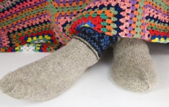 برودة القدمين.. عرض بسيط قد يخفي خلفه أمراضًا خطيرة