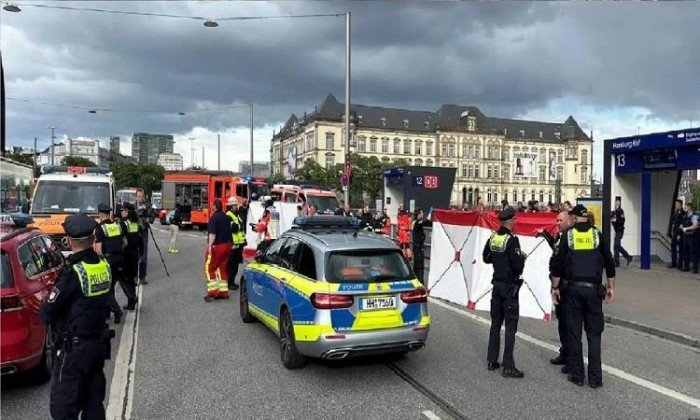 مقتل وإصابة 3 أشخاص جراء حادث طعن فى ألمانيا مقتل وإصابة 3 أشخاص جراء حادث طعن فى ألمانيا