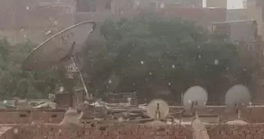مصر.. أمطار مفاجئة تضرب القاهرة والجيزة رغم الطقس الحار وتحذيرات من اضطراب الملاحة مصر.. أمطار مفاجئة تضرب القاهرة والجيزة رغم الطقس الحار وتحذيرات من اضطراب الملاحة