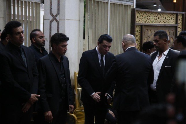 بدء عزاء المطرب الشعبي أحمد عامر بمسجد الحامدية الشاذلية (صور) بدء عزاء المطرب الشعبي أحمد عامر بمسجد الحامدية الشاذلية (صور)