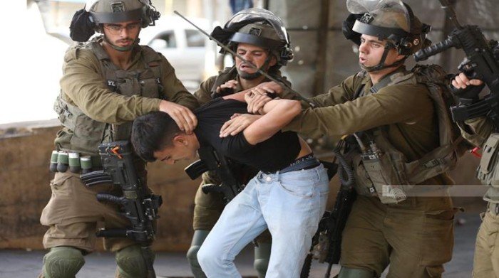 قوات الاحتلال الإسرائيلي تشن حملة اعتقالات طالت 25 فلسطينيا بينهم سيدة من الضفة الغربية قوات الاحتلال الإسرائيلي تشن حملة اعتقالات طالت 25 فلسطينيا بينهم سيدة من الضفة الغربية