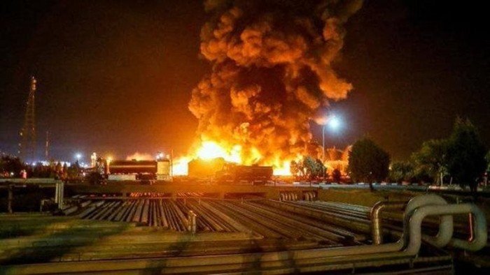 سقوط إصابات.. انفجار قوي في مستودع ذخيرة قرب مطار حلب سقوط إصابات.. انفجار قوي في مستودع ذخيرة قرب مطار حلب