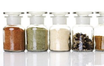 بدائل صحية وخطوات عملية لتقليل استهلاك الملح في النظام الغذائي