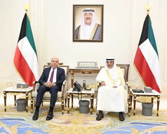 نائب الأمير وولي العهد الكويتي يستقبل وزير الطيران المدني المصري بمناسبة زيارته للبلاد نائب الأمير وولي العهد الكويتي يستقبل وزير الطيران المدني المصري بمناسبة زيارته للبلاد