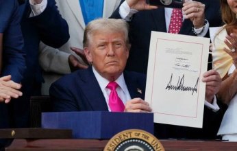 "ترامب" يوقع قانون ميزانية ضخم لخفض الضرائب وتوسيع الإنفاق وسط احتفالية في البيت الابيض