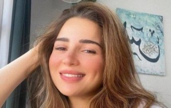 النجمة مي عز الدين تعود للتفاعل مع جمهورها عبر السوشيال ميديا