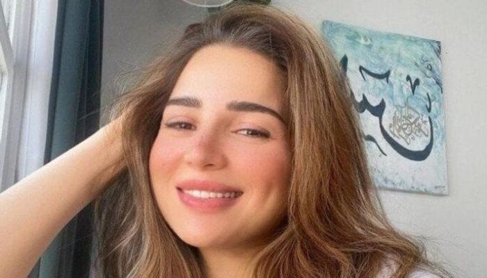 شاهد.. مي عز الدين تُغازل جمهورها بصورة خاصة من داخل غرفتها شاهد.. مي عز الدين تُغازل جمهورها بصورة خاصة من داخل غرفتها
