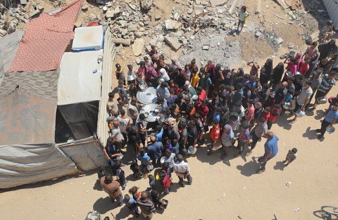 مقتل 20 شخصا قرب مركز لتوزيع المساعدات في خان يونس مقتل 20 شخصا قرب مركز لتوزيع المساعدات في خان يونس