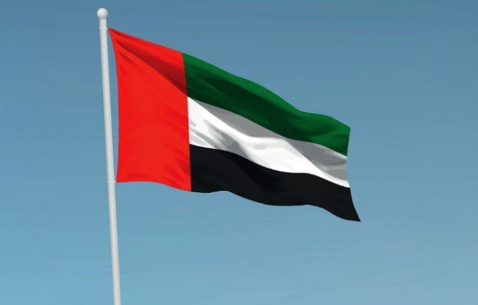 الإمارات تنقذ طاقم سفينة بريطانية تعرضت للاستهداف في البحر الأحمر الإمارات تنقذ طاقم سفينة بريطانية تعرضت للاستهداف في البحر الأحمر