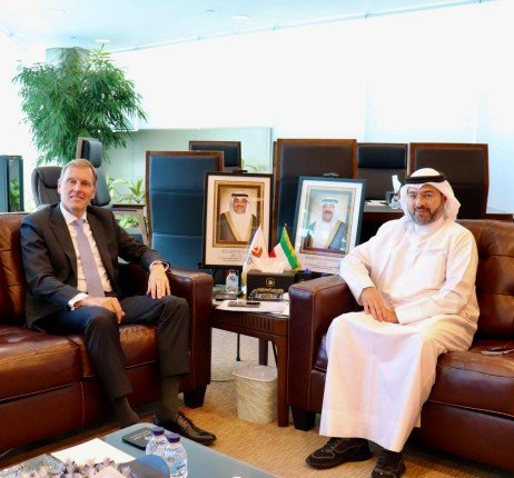 رئيس "الطيران المدني" يبحث والرئيس التنفيذي لشركة إيرباص التعاون في الصناعات الجوية وخدمات الطيران رئيس "الطيران المدني" يبحث والرئيس التنفيذي لشركة إيرباص التعاون في الصناعات الجوية وخدمات الطيران
