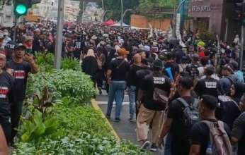 ماليزيا.. الآلاف يتظاهرون للمطالبة برحيل رئيس الوزراء أنور إبراهيم.. ماذا يحدث؟