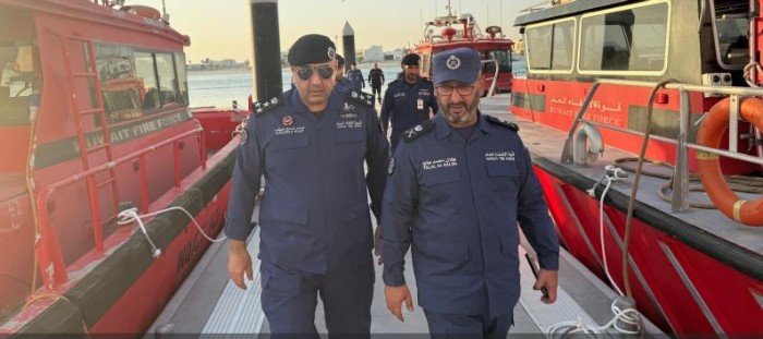 الكويت.. رئيس قوة الإطفاء يتفقد مركز (المهلب) للانقاذ البحري في مدينة صباح الأحمد البحرية الكويت.. رئيس قوة الإطفاء يتفقد مركز (المهلب) للانقاذ البحري في مدينة صباح الأحمد البحرية