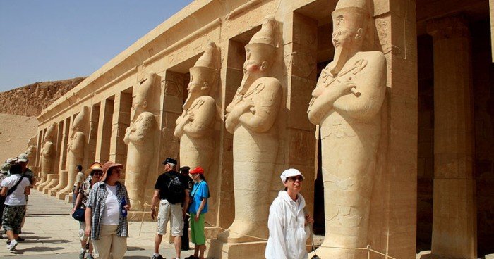 مصر تلغي المساواة بين العرب والمصريين في زيارة المناطق الأثرية مصر تلغي المساواة بين العرب والمصريين في زيارة المناطق الأثرية