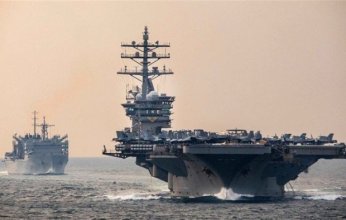 الحكومة اليمنية تندد باستهداف الحوثيين للسفن التجارية في البحر الأحمر