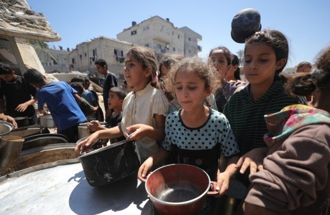 تحذيرات من مجاعة تهدد مئات الآلاف في غزة مع دخول الحصار يومه الـ103 تحذيرات من مجاعة تهدد مئات الآلاف في غزة مع دخول الحصار يومه الـ103