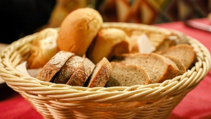 رغم التحذيرات الغذائية.. فوائد صحية متعددة لتناول الخبز يوميًا رغم التحذيرات الغذائية.. فوائد صحية متعددة لتناول الخبز يوميًا