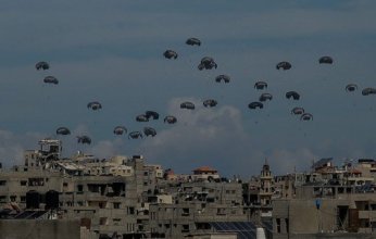 البحرين تسعى للانضمام إلى عمليات الإنزال الجوي للمساعدات الإنسانية فوق غزة