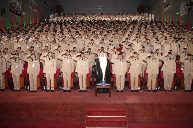 وزير الداخلية الكويتي يشهد حفل تخريج الدفعة 32 من ضباط الاختصاص بكلية الشرطة وزير الداخلية الكويتي يشهد حفل تخريج الدفعة 32 من ضباط الاختصاص بكلية الشرطة