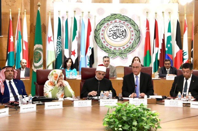 أمين عام الجامعة العربية يطالب بضرورة تنسيق الجهود للتصدي لظاهرة (الإسلاموفوبيا) والوقاية منها أمين عام الجامعة العربية يطالب بضرورة تنسيق الجهود للتصدي لظاهرة (الإسلاموفوبيا) والوقاية منها