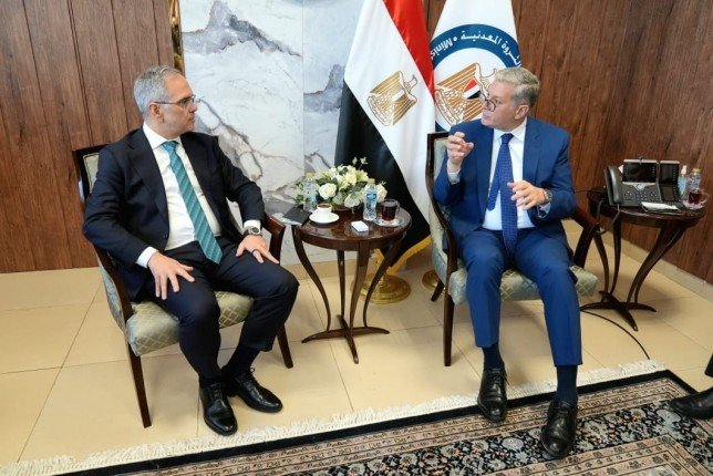 وزير البترول يبحث مع "شلمبرجير" سبل دعم أنشطة الاستكشاف والإنتاج وزير البترول يبحث مع "شلمبرجير" سبل دعم أنشطة الاستكشاف والإنتاج