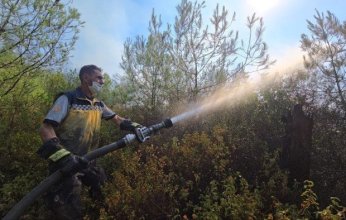 فرق الدفاع المدني الأردني تصل إلى سوريا للمشاركة في إخماد حرائق اللاذقية.. صور