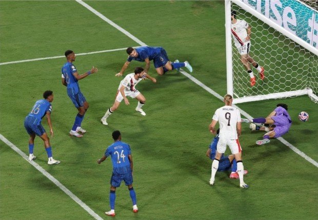الهلال السعودي يهزم مانشستر سيتي ويتأهل لربع نهائي مونديال الأندية الهلال السعودي يهزم مانشستر سيتي ويتأهل لربع نهائي مونديال الأندية