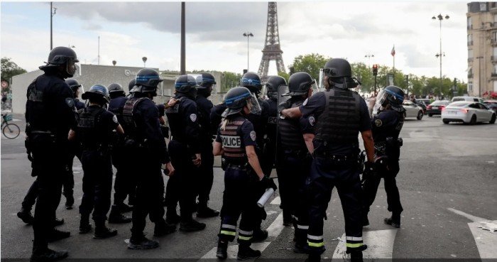 مونديال الأندية.. فرنسا تنشر آلاف الجنود في باريس لمنع الشغب مونديال الأندية.. فرنسا تنشر آلاف الجنود في باريس لمنع الشغب