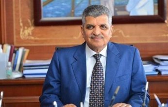 أسامة ربيع: زيادة عدد السفن العابرة يوميًا بقناة السويس إلى 75 سفينة