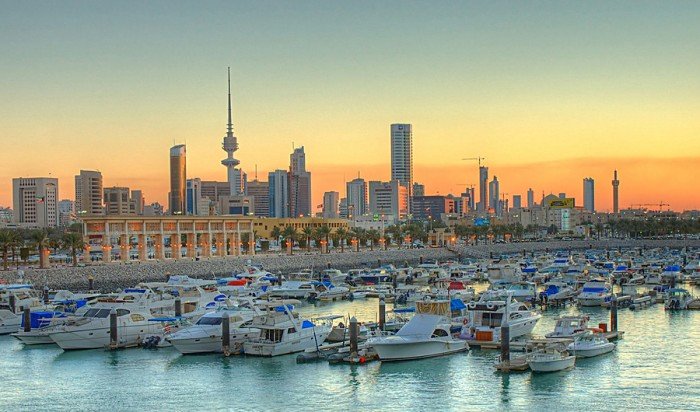 طقس الكويت المتوقع اليوم الاثنين.. شديد الحرارة نهاراً وحار خلال الليل طقس الكويت المتوقع اليوم الاثنين.. شديد الحرارة نهاراً وحار خلال الليل