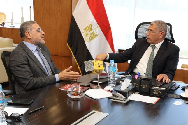 الرئيس التنفيذي لوكالة الفضاء المصرية يستقبل رئيس المركز القومي لبحوث المياه لبحث سبل التعاون المشترك الرئيس التنفيذي لوكالة الفضاء المصرية يستقبل رئيس المركز القومي لبحوث المياه لبحث سبل التعاون المشترك