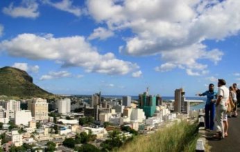 تقرير صادم.. 4 مليارديرات في إفريقيا يملكون أكثر من نصف سكان القارة.. بينهم مصري