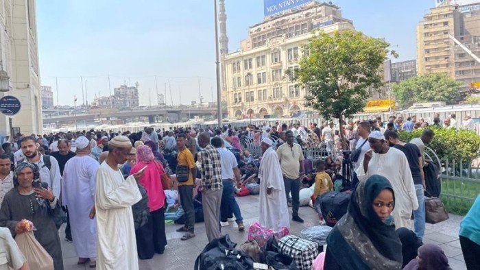 قطار السودانيين الثانى يستعد للانطلاق من محطة مصر للعودة الطوعية إلى السودان قطار السودانيين الثانى يستعد للانطلاق من محطة مصر للعودة الطوعية إلى السودان