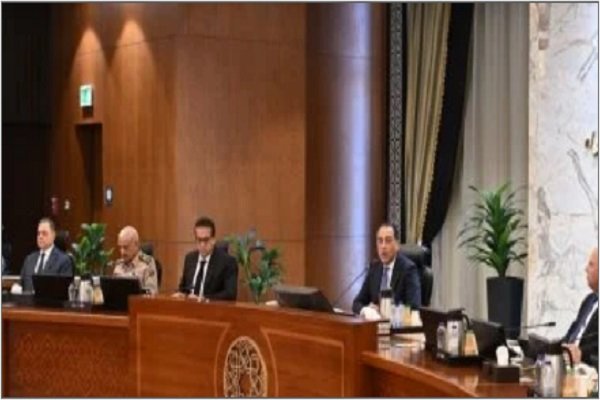 مدبولى: الرئيس السيسى وجه بتشكيل لجنة للوقوف على أسباب حريق "سنترال رمسيس" مدبولى: الرئيس السيسى وجه بتشكيل لجنة للوقوف على أسباب حريق "سنترال رمسيس"