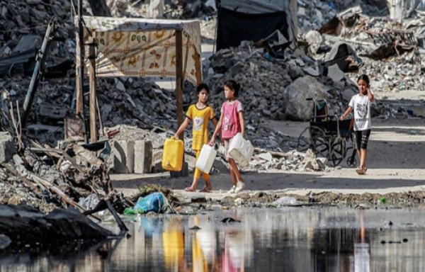 منظمة دولية تحذر من خطورة تفشي الأمراض المنقولة عبر المياه في غزة منظمة دولية تحذر من خطورة تفشي الأمراض المنقولة عبر المياه في غزة