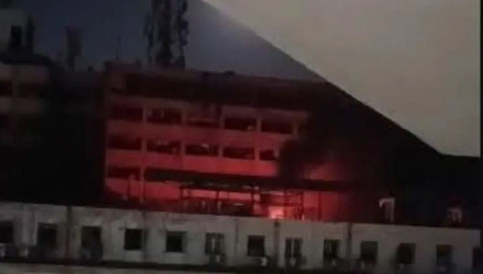 مصر.. محققو النيابة الإدارية يجرون معاينة لمبنى سنترال رمسيس مصر.. محققو النيابة الإدارية يجرون معاينة لمبنى سنترال رمسيس
