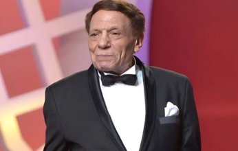 شاهد.. إطلالة نادرة لزوجة الزعيم عادل إمام في حفل زفاف حفيدها