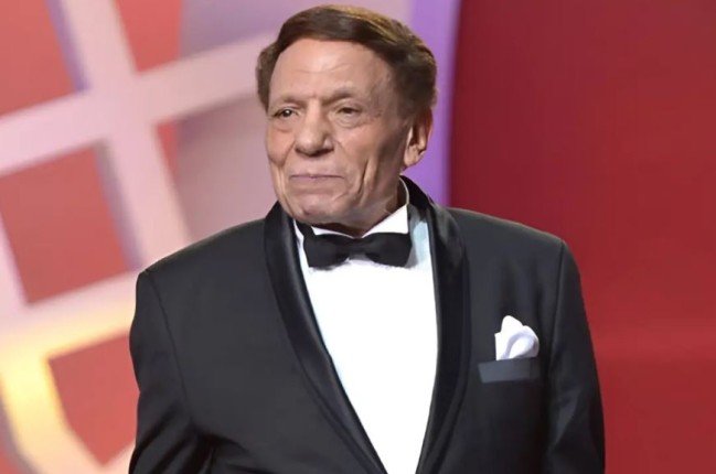 شاهد.. إطلالة نادرة لزوجة الزعيم عادل إمام في حفل زفاف حفيدها شاهد.. إطلالة نادرة لزوجة الزعيم عادل إمام في حفل زفاف حفيدها