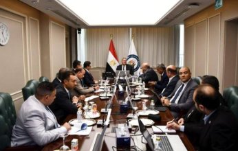 وزير البترول المصري يتابع تحقيقات حادث البارج البحري مع الشركة المالكة