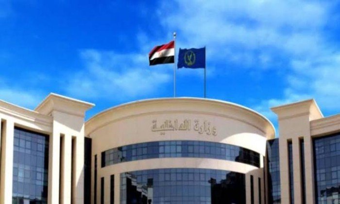 مصر.. مصدر أمني يكشف حقيقة انتحار أسرة بالقفز من فوق أحد الكباري بالدقهلية مصر.. مصدر أمني يكشف حقيقة انتحار أسرة بالقفز من فوق أحد الكباري بالدقهلية
