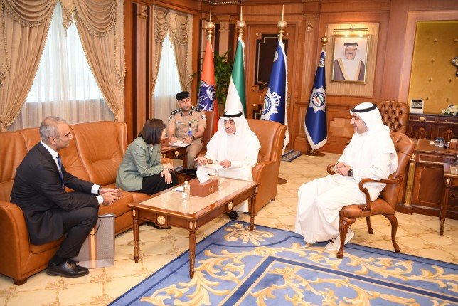 الكويت.. النائب الأول ووزير الداخلية يبحث مع سفراء أمريكا والهند وباكستان موضوعات مشتركة الكويت.. النائب الأول ووزير الداخلية يبحث مع سفراء أمريكا والهند وباكستان موضوعات مشتركة